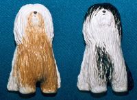 Tibet Terrier Anstecker sitzend
