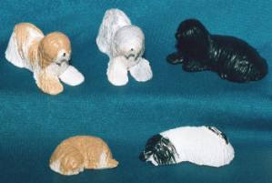 Tibet Terrier Figuren liegend